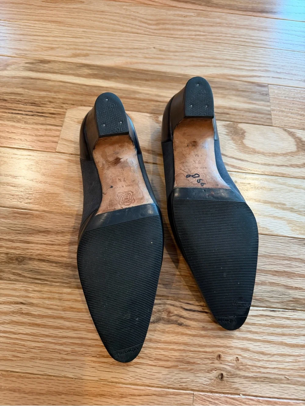 Silvia Fiorentina Gray Suede Low Heel Pumps - Women